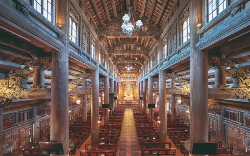 Nef cathédrale Phat Diem Peter Steinhauer