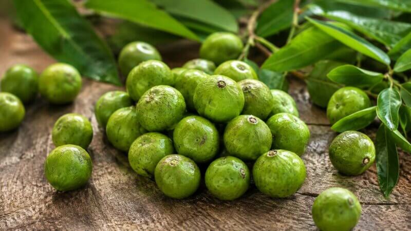 Le dracontomelon, le fruit de l'arbre sau