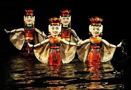 re1bb91i Marionnettes sur l'eau à Hanoi