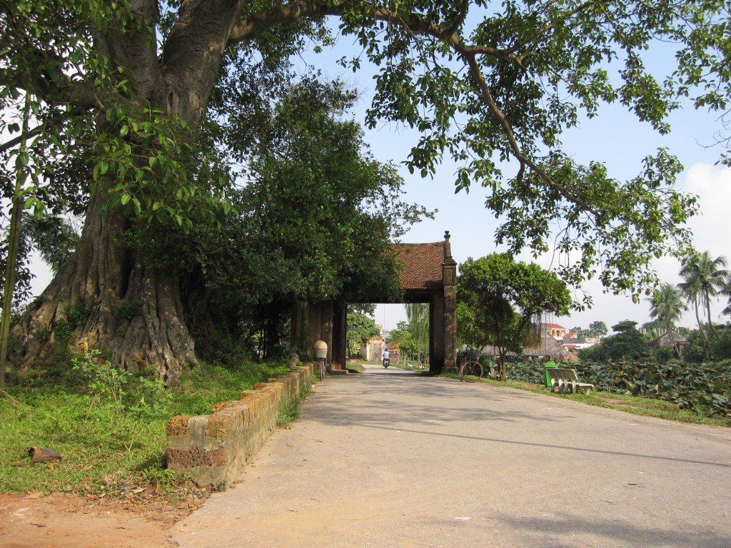 Porte du village Duong Lam Porte du village Duong Lam
