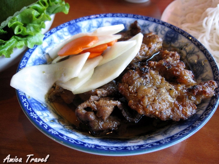 Bun cha Hanoi - Vermicelle au porc grillé Bun cha Hanoi - Vermicelle au porc grillé