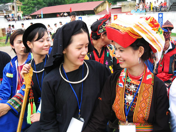 Les jeunes femmes de l'ethnie de Tay, Ha Giang