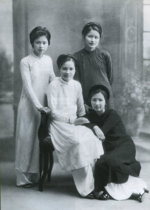 Le Ao dai au début du 20 è siècle Le Ao dai au début du 20 è siècle