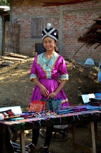 Une laosienne en costume traditionel