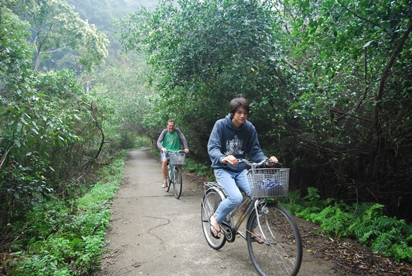 Vous pouvez faire un tour du village en vélo
