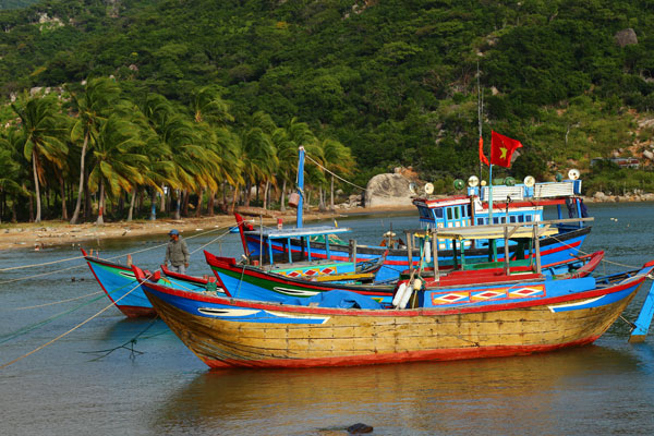 Bateau de pêche aux teintes pastel